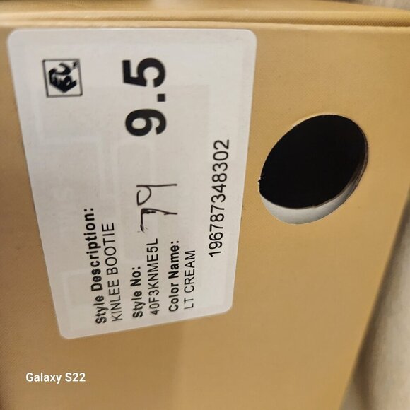 Michael Kors "Kinlee" Leather Booties. Light Cream. NIB. Size 9.5 - Picture 4 of 11